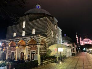 markee174's tweet card. In Sultanahmet square (Istanbul), there is a non-descript building between the Blue Mosque and Hagia Sophia. Most people just walk past it.... When I