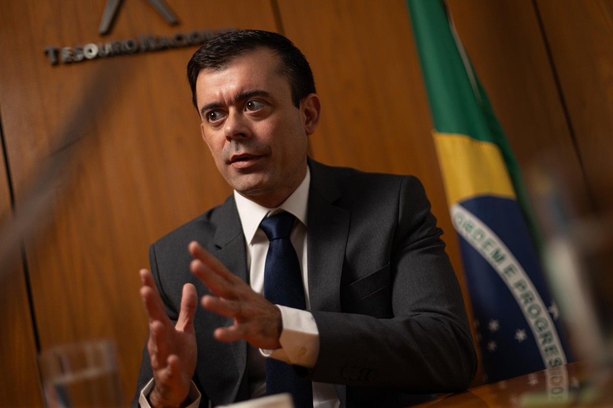 valoreconomico's tweet card. A atividade econômica ainda forte no início do ano se refletiu nas receitas, o que ajuda a explicar o bom desempenho até agora