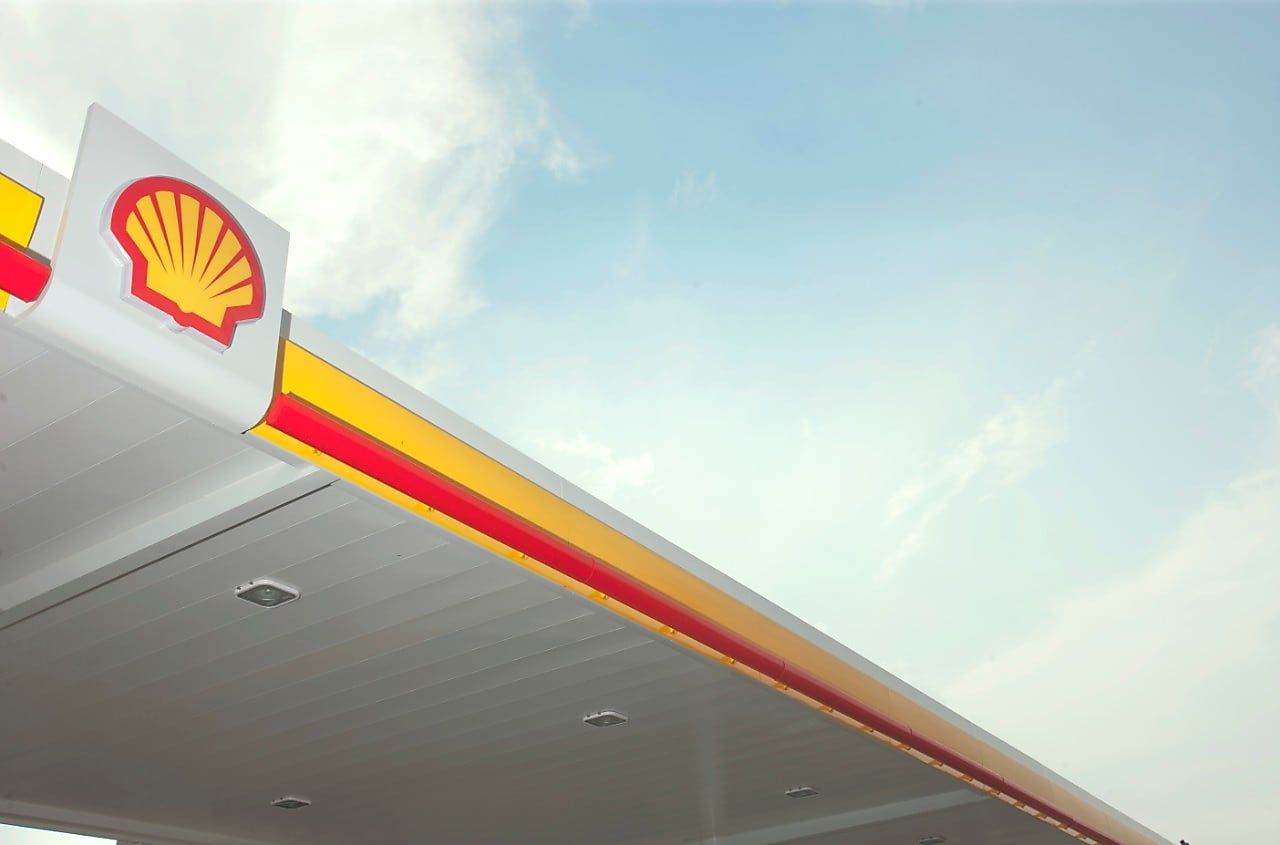 Shell's tweet card. Shell Nederland Raffinaderij B.V., a subsidiary of Shell plc, has decided not to restart construction of its planned biofuels facility at the Shell Energy and Chemicals Park in Rotterdam, which began...