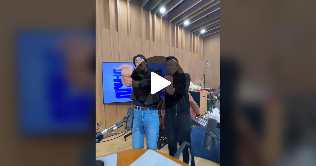 TVXQ's tweet card. 좋아요 184개, 댓글 5개가 있습니다. "#김태균 님과 Stretch Time🕺 #UKNOW #Stretch #IKNOW #TVXQ!"