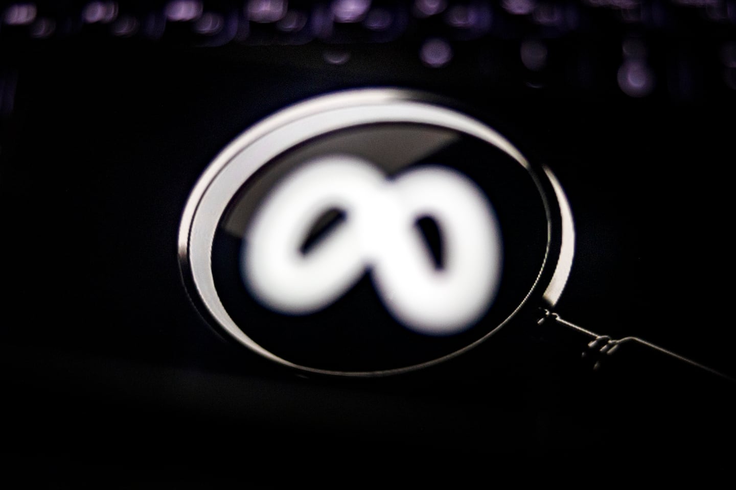 robkhenderson's tweet card. Fake news doesn’t actually change people's minds as much as it confirms what they already thought.