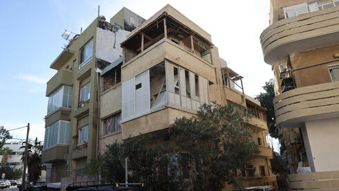 ForensicDocExam's tweet card. ‘Police say the suspects forged documents, seized a building belonging to two elderly sisters and sold it twice, collecting a 2 million-shekel down payment from each buyer’ 