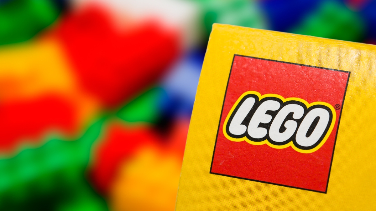 Malwarebytes's tweet card. Inside a massive malicious ad campaign that mimics brands like LEGO, Lululemon, and YETI to trick shoppers into handing over bank details.