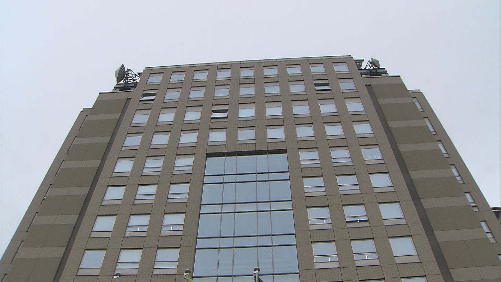 19780911X's tweet card. 栃木県内にある女子ソフトボール強豪校で監督を務める男が10代の女性のスカートの中を撮影した疑いで逮捕されました。 宇都宮文星女子高校の教師・久喜則宏容疑者（50）は先月25日、宇都宮市内の施設で1