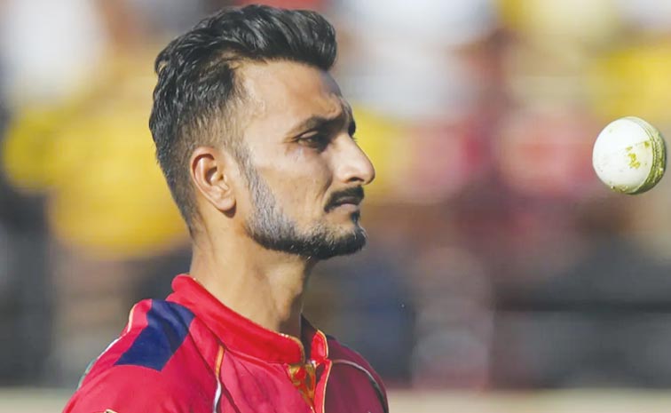 sakshinews's tweet card. హర్షల్‌ పటేల్‌ కీలక నిర్ణయం