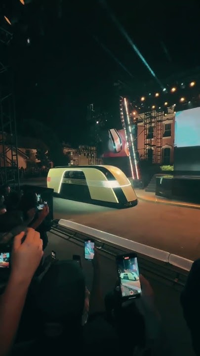 robotodog's tweet card. Elon Musk is bringing back the Robovan #tesla #elonmusk #robovan...