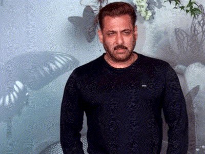 Divya_Bhaskar's tweet card. સાઉથના પ્રોડ્યુસર દિલ રાજુએ સ્પષ્ટતા કરી,...