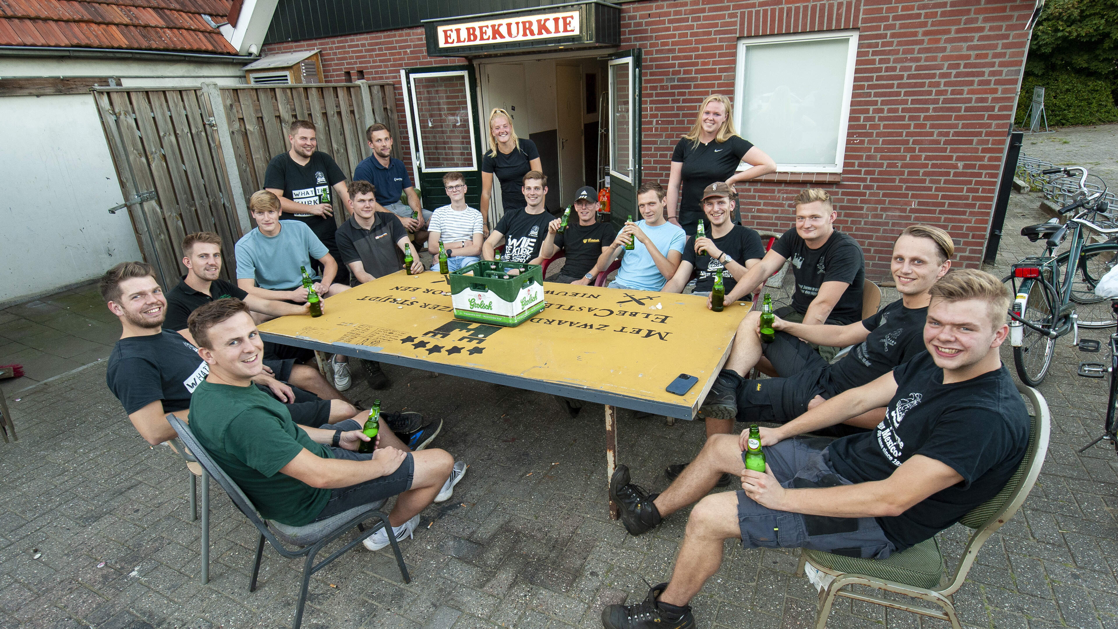 djeppink's tweet card. Plattelandsjongeren hekelen een campagne die een te hoge groepsdruk bespreekbaar moet maken. Op het platteland zou acceptatie van iemand die ’anders’ is ook moeizamer verlopen. „Waar bemoeien ze zich...