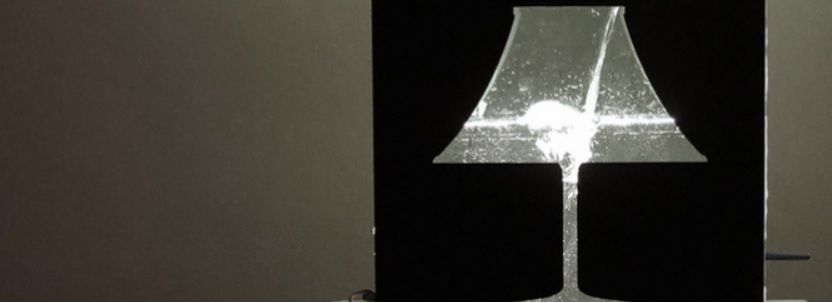 arduino_led's tweet card. WaterLamp es una lámpara que ha sido diseñada para interactuar con los usuarios. Su brillo se controla ajustando el nivel del agua.