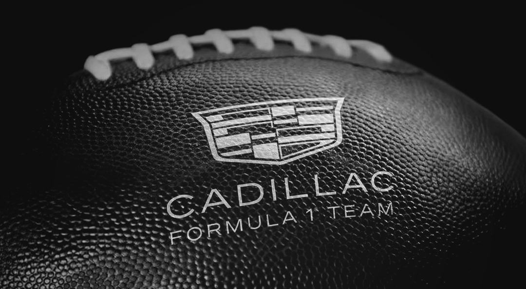 Formule1's tweet card. Het nieuwe Formule 1-team van Cadillac kiest voor op en top Amerikaans en onthult de livery voor 2026 tijdens de Super Bowl.