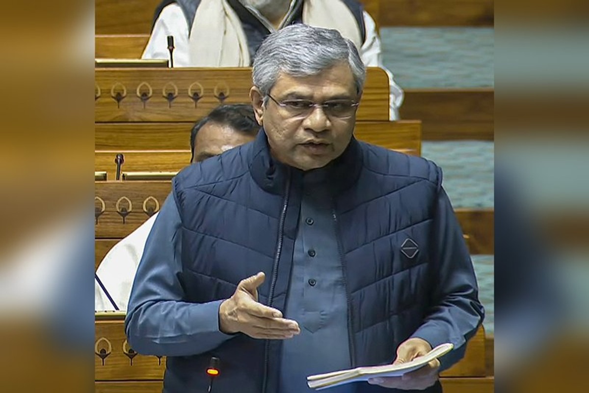 bharatxpresurdu's tweet card. اطلاعات و نشریات کے مرکزی وزیر اشوِنی ویشنو نے بدھ کے روز لوک سبھا میں کہا کہ سوشل میڈیا پر پھیلنے والی فرضی خبریں اور گمراہ کن معلومات جمہ