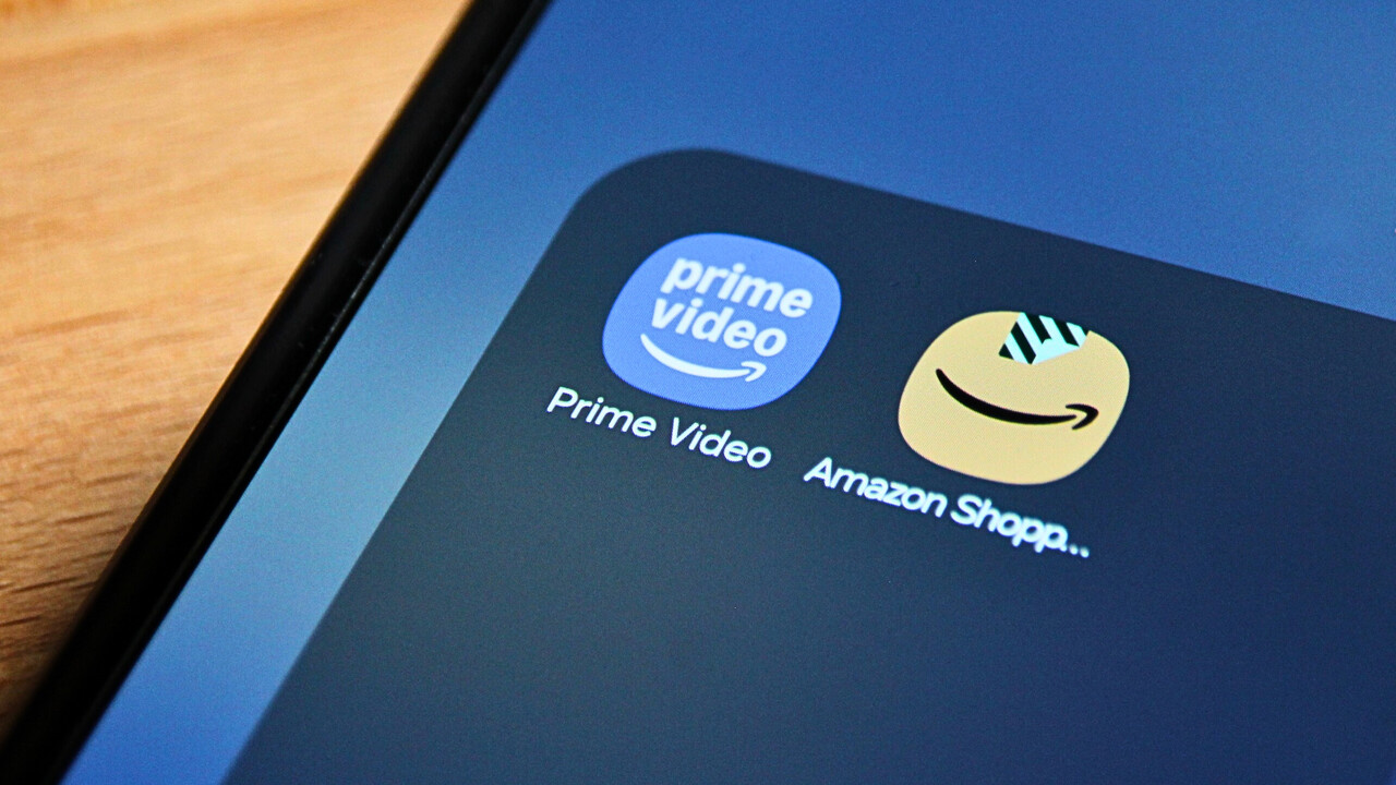 ComputerBase's tweet card. Die VZ Sachsen verklagt Amazon, Grund ist die verschlechterte Streaming-Qualität des Standard-Abos nach der Einführung von Werbung.