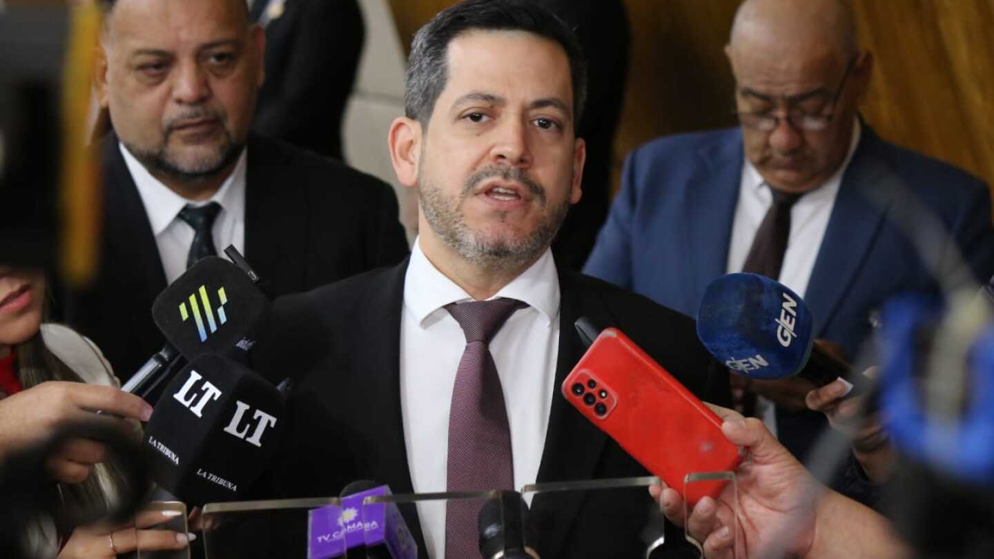 UltimaHoracom's tweet card. El presidente de la Cámara de Diputados, Raúl Latorre (ANR-HC), afirmó que no tiene conocimiento de una supuesta medición para hallar al mejor posicionado en el cartismo para las generales de 2028....