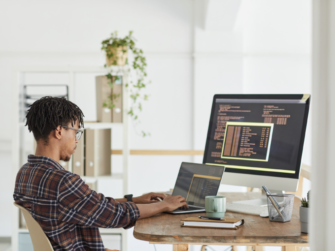 Acelerapyme's tweet card. Python, un lenguaje de programación para aplicaciones o páginas de cualquier estilo, ha ganado una notable popularidad en el mundo de la tecnología y el desarrollo web en los últimos años. Su...