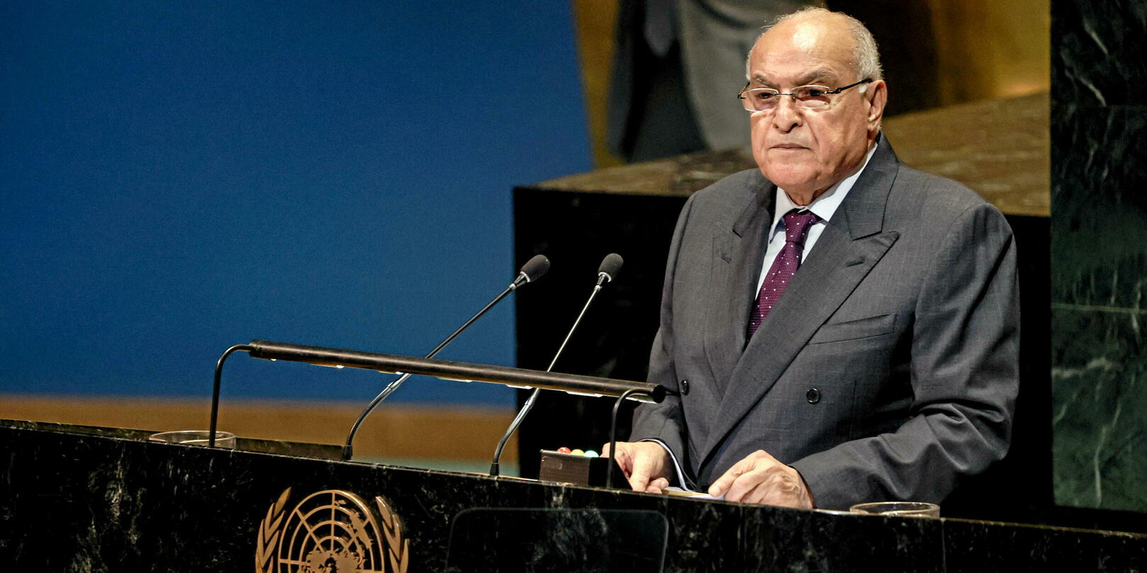 CidJibrile's tweet card. Un parti islamiste a critiqué le vote de l’Algérie en faveur d’une résolution proposée par l’administration Trump sur Gaza, ravivant les tensions entre la ligne diplomatique officielle et des...