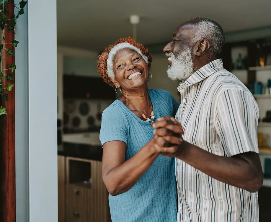 IpsosenMexico's tweet card. Una nueva investigación en 32 países analiza las actitudes globales hacia el envejecimiento: un 57 % en promedio afirma que no espera con ansias la vejez.