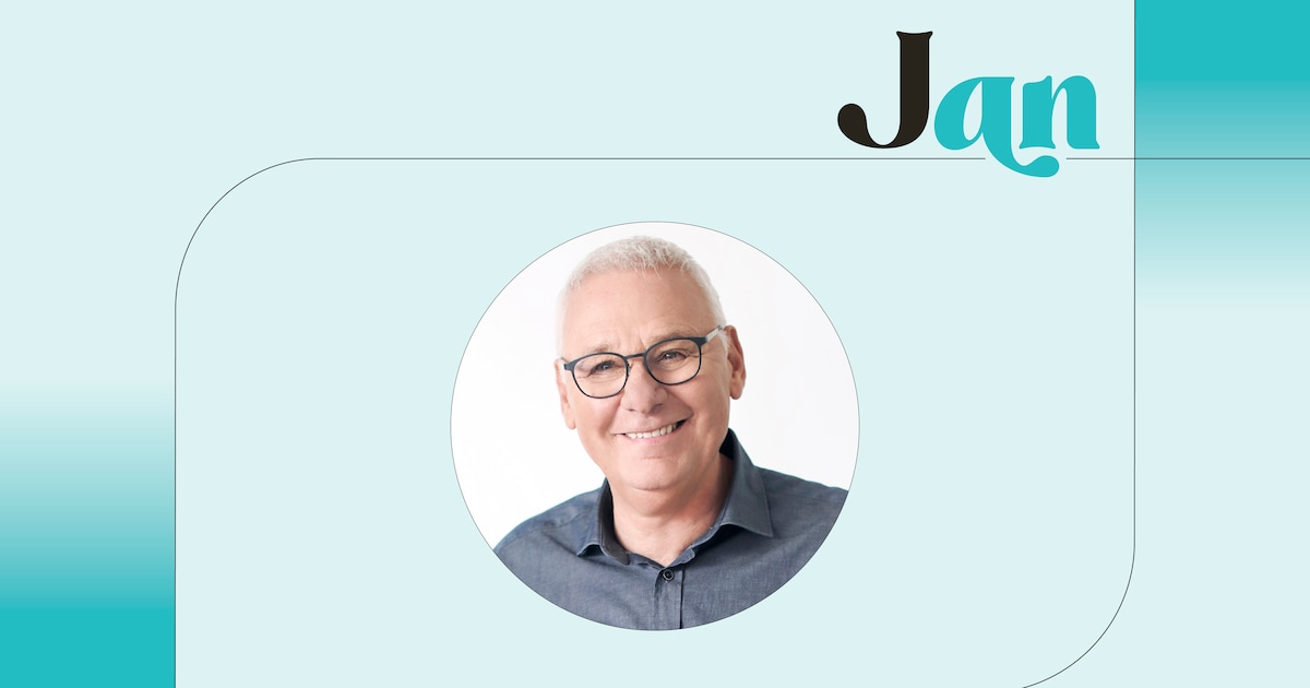 JandeHoop's tweet card. Jan vertrouwt blindelings op de weer-app als hij een stukje gaat fietsen met zijn ietwat sceptische echtgenoot. Komt dat wel goed?