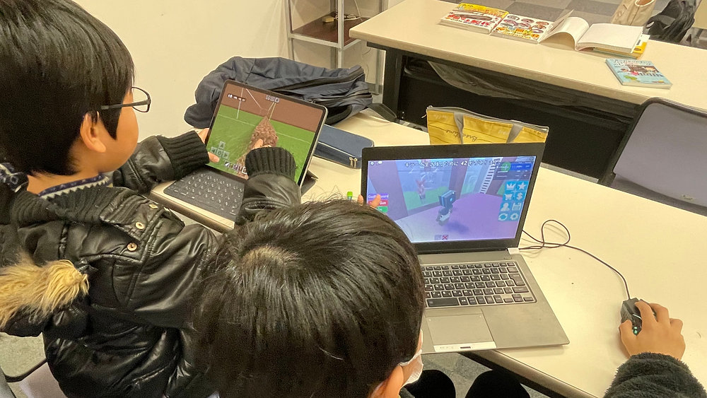 CoderDojoToyama's tweet card. 6月〜8月のDojo回顧録Road to マインクラフトカップに参加する子たちのフォローに明け暮れる日々です！滑川Dojoでの様子。マイクラだけでなく、常にいろいろなプロジェクトが進行してて、それらに取り組む子が集まってて刺激を受けます。CoderDojo富山史上最多参加者数です。マイクラをきっかけに、校区を超えたつながりが生まれ、その子たちでまたマイクラカップ以外のプロジェクトに一緒に取り...