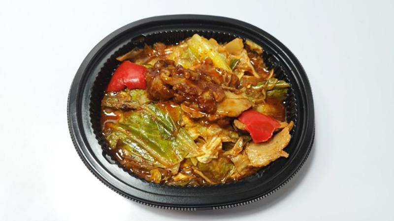 NguyetMadding's tweet card. セブン-イレブン醤のコクと旨味　ホイコーロー豆板醤をじっくり炒め、旨味とコクを引き出したタレのホイコーローです。花椒とラー油をブレンドした香味油により、レンジで温めた後、本格的な香りが楽しめます。39