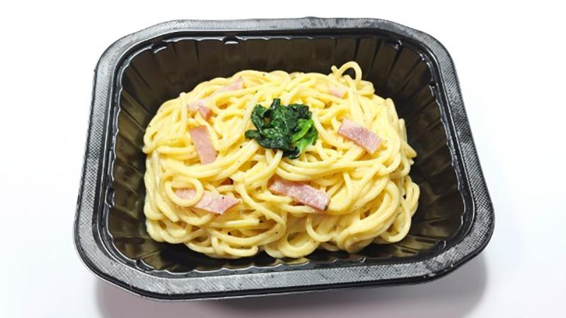 NguyetMadding's tweet card. セブン-イレブン７プレミアム　カルボナーラ具材にはベーコンに加えて新しくほうれん草を追加し、コク深くクリーミーな味わいに仕上げたカルボナーラです。278円（税込300.24円）2025年11月25日（