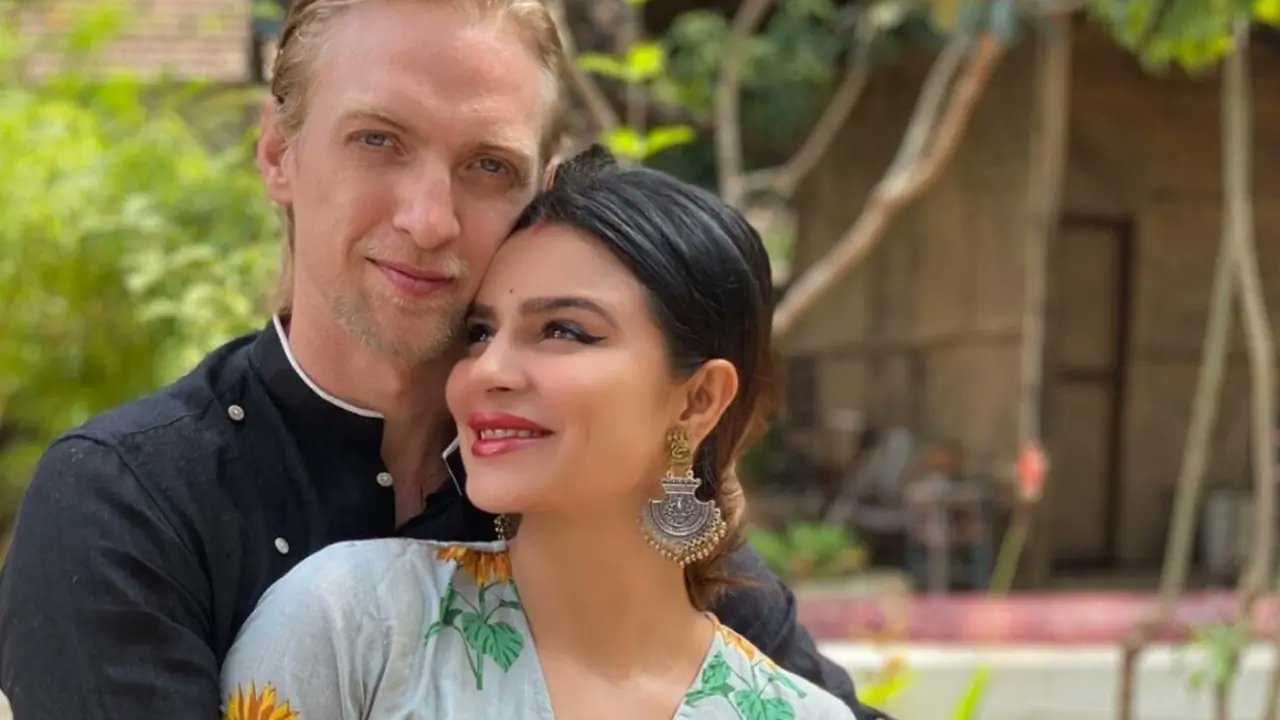 indiaforums's tweet card. Actress-turned-entrepreneur Aashka Goradia and her husband, Brent Goble, are preparing to welcome their second child.