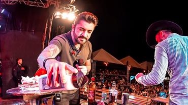 NoticiasRedetv's tweet card. A esposa do artista relatou que os seguranças do condomínio foram os responsáveis pelos primeiros socorros; confira