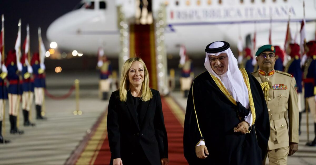 petergomezblog's tweet card. Leggi su Il Fatto Quotidiano.it il commento di Giorgia Meloni sulle dichiarazioni dell'ammiraglio Cavo Dragone: "È una fase in cui bisogna misurare le parole"