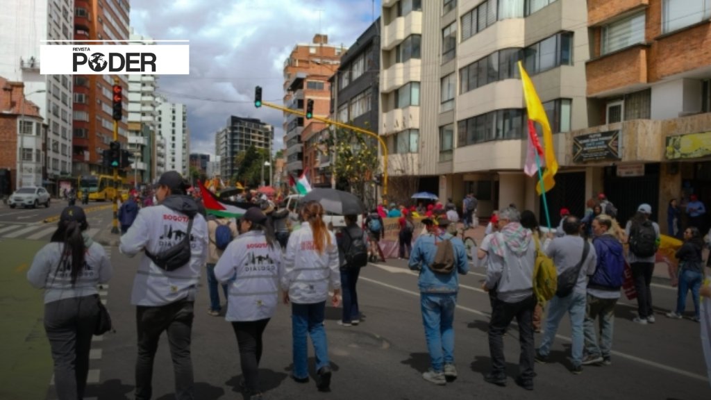 RevistaPODERcol's tweet card. Entre el 3 y el 7 de diciembre de 2025, Bogotá vivirá una serie de movilizaciones ciudadanas convocadas por diferentes organizaciones sociales, sindicales y comunitarias. La Secretaría Distrital de...