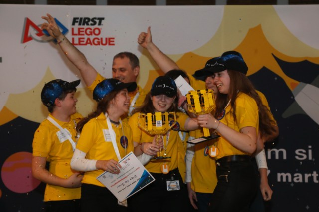 CoderdojoP's tweet card. Sezonul 2018-2019 INTO ORBITSM, al FIRST® LEGO® League (competiție internațională de robotică și soluții inovatoare), a reunit de curând, în incinta Universității Politehnice București, 48 de echip…