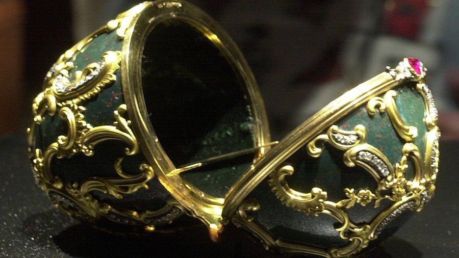 نيوزيلندي يبتلع بيضة ثمنها 20 ألف دولار (إكس)