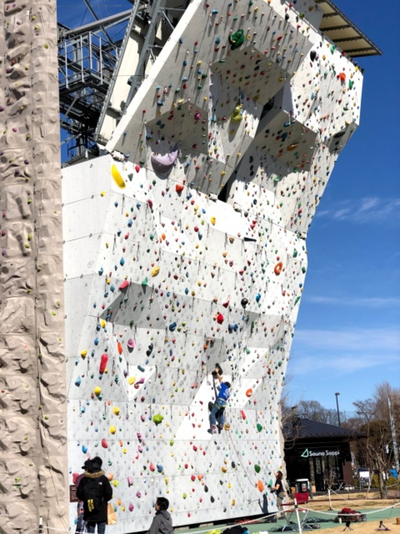 CoderDojoTamami's tweet card. こんにちは！CoderDojo昭島＆たまみらのチャンピオン（道場主）のなかうえです。 先日、モリパーク アウトドアビレッジで行われました「第5回 ボランティアフェスティバル」に出展参加してきました。 出展内容は、ニンジャ（道場参加者）たちが普段作っているようなゲームなどのプログラムで遊んでもらい、それを通してCoder…