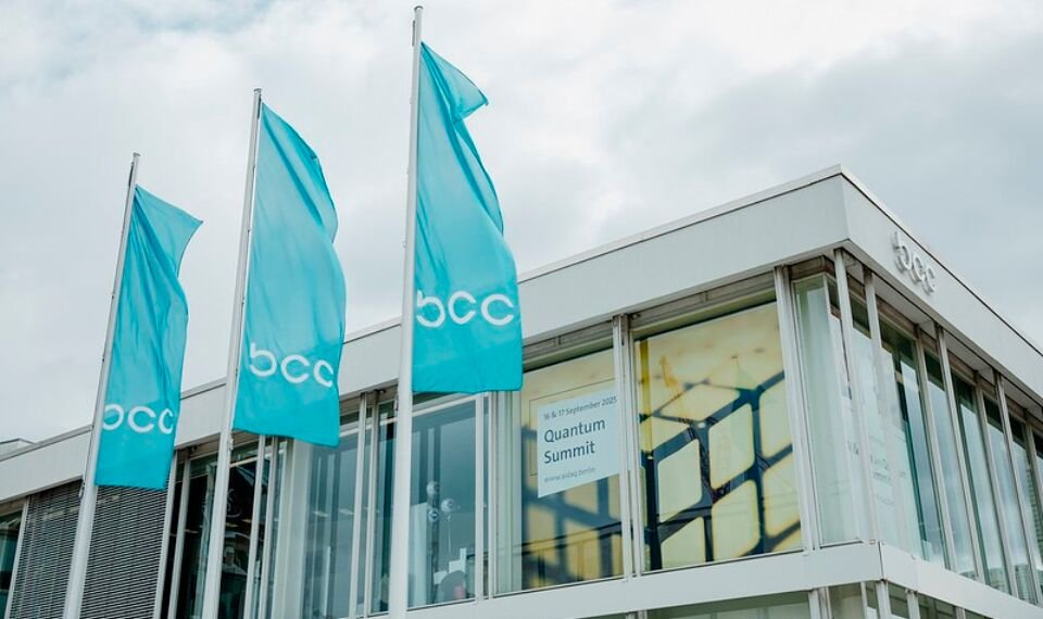 kmaucherlynch's tweet card. Bitkom-Konferenz „AIDAQ“ hat gezeigt: Europas Technologiebranche sucht Balance zwischen Wettbewerbsfähigkeit und Rechtskonformität.