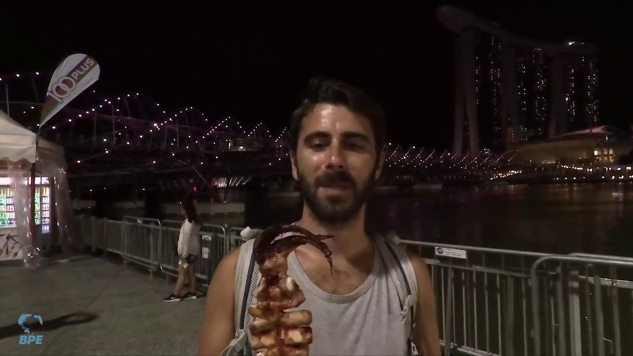 BackPackExplo's tweet card. UNE PETITE FAIM ??!! - Singapour