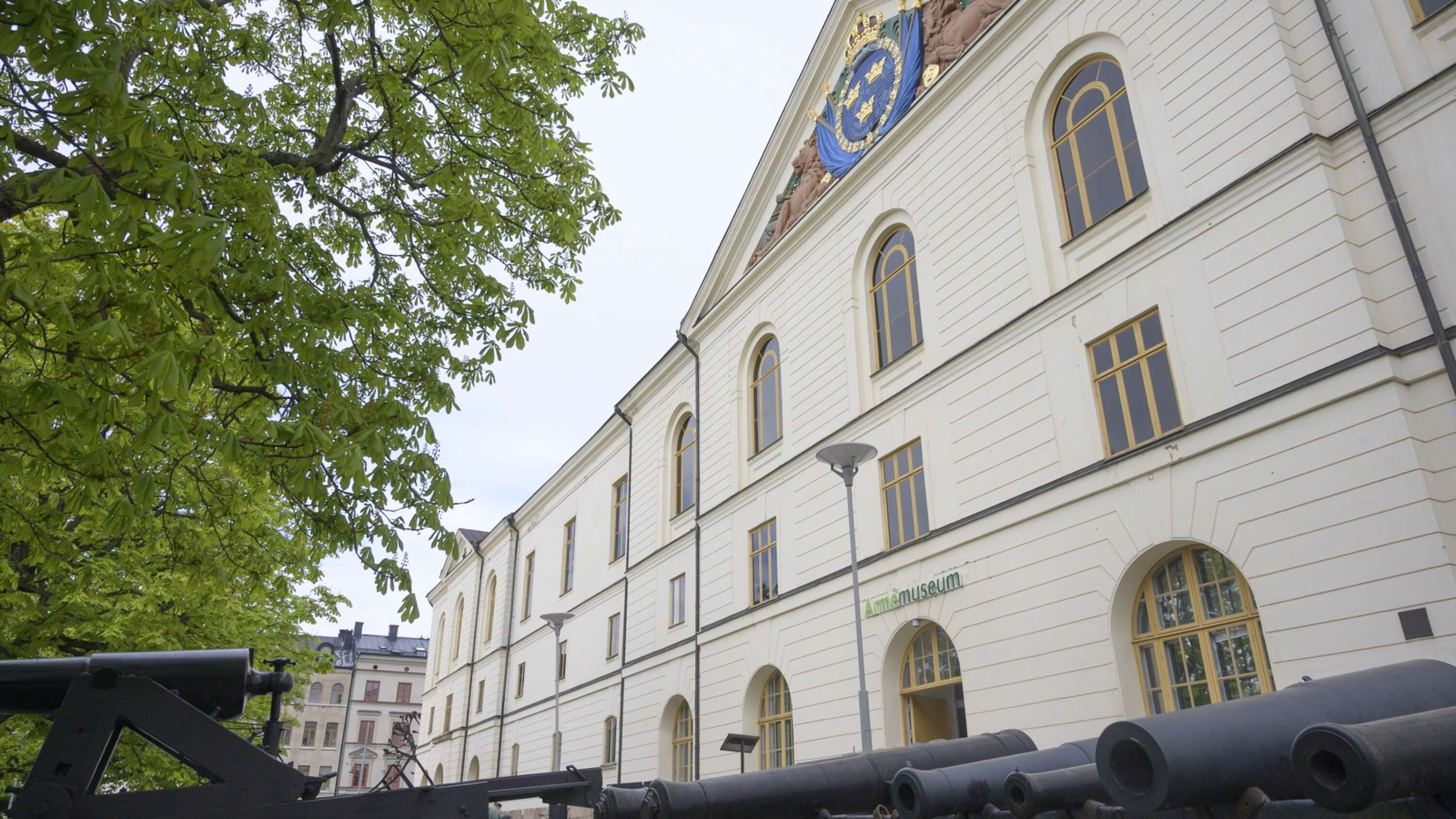 Annoula64's tweet card. Att offentliga verksamheter i praktiken motarbetar kontanter när kontantsystemet har identifierats som nödvändigt för att upprätthålla ett robust samhälle är rent ut sagt galet, skriver Björn...