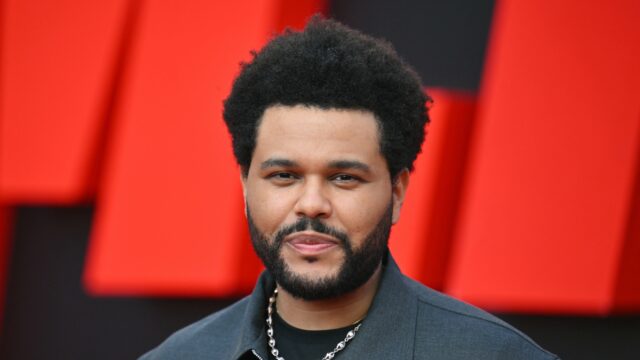 NPORadio2's tweet card. The Weeknd geeft twee extra shows in de Johan Cruijff ArenA. De Canadese wereldster staat donderdag 16 juli, vrijdag 17 juli en zaterdag 18 juli op het podium in Amsterdam.