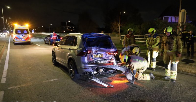 Auto zwaar beschadigd bij kop-staartbotsing