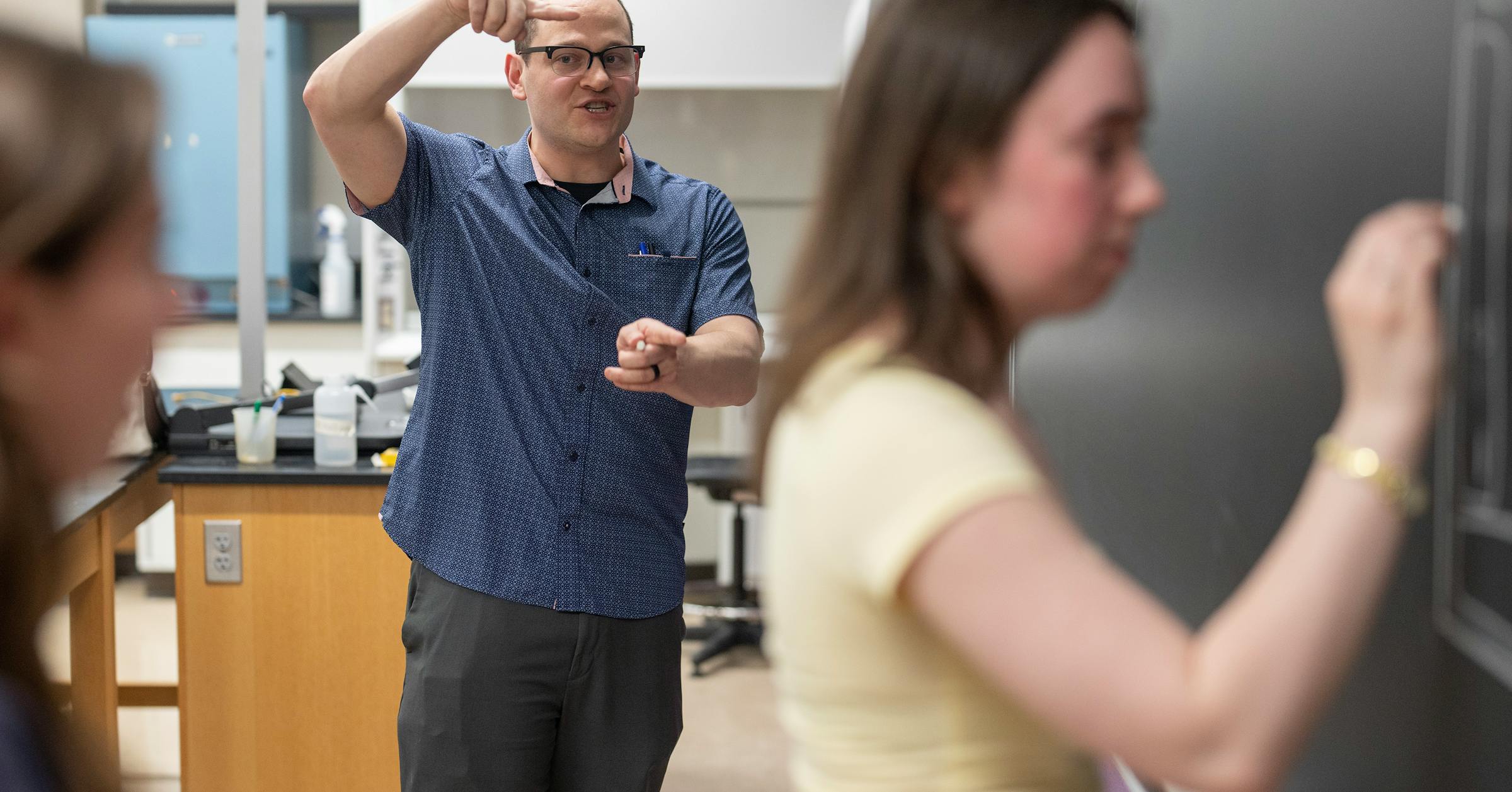 CommunityCCRC's tweet card. A Minnesota State University-Mankato professor found that college students who worked more than 20 hours a week were more likely to fail their classes.