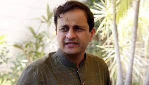 BaaghiTV's tweet card. میئر کراچی مرتضیٰ وہاب نے گلشن اقبال نیپا چورنگی کے قریب گٹر میں گر کر جاں بحق ہونے والے 3 سالہ ابراہیم کے اہلِ خانہ سے معافی مانگ لی۔ میئر کراچی مرحوم بچے کے گھر گئے، لواحقین سے ملاقات کی اور واقعے...