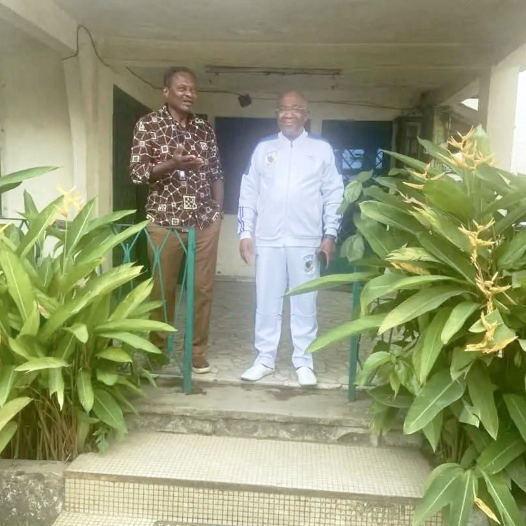 camerbe's tweet card. Le décès d'Anicet Ekane, président du MANIDEM et figure de proue de l'opposition, en captivité au Secrétariat d’État à la Défense (SED), a provoqué une vague d'...