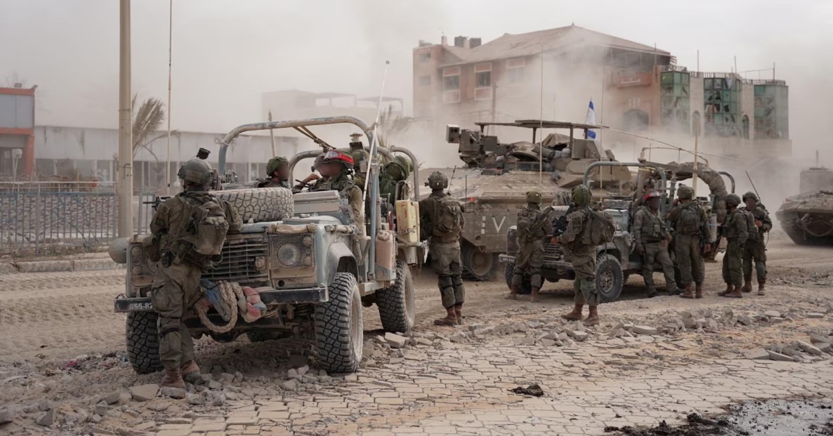 exitosape's tweet card. Pese a que Israel y Hamas aceptaron un alto al fuego en Gaza, ambos bandos siguen atacándose. En último reporte de las FDI señala que cinco de sus soldados acabaron heridos tras una emboscada.