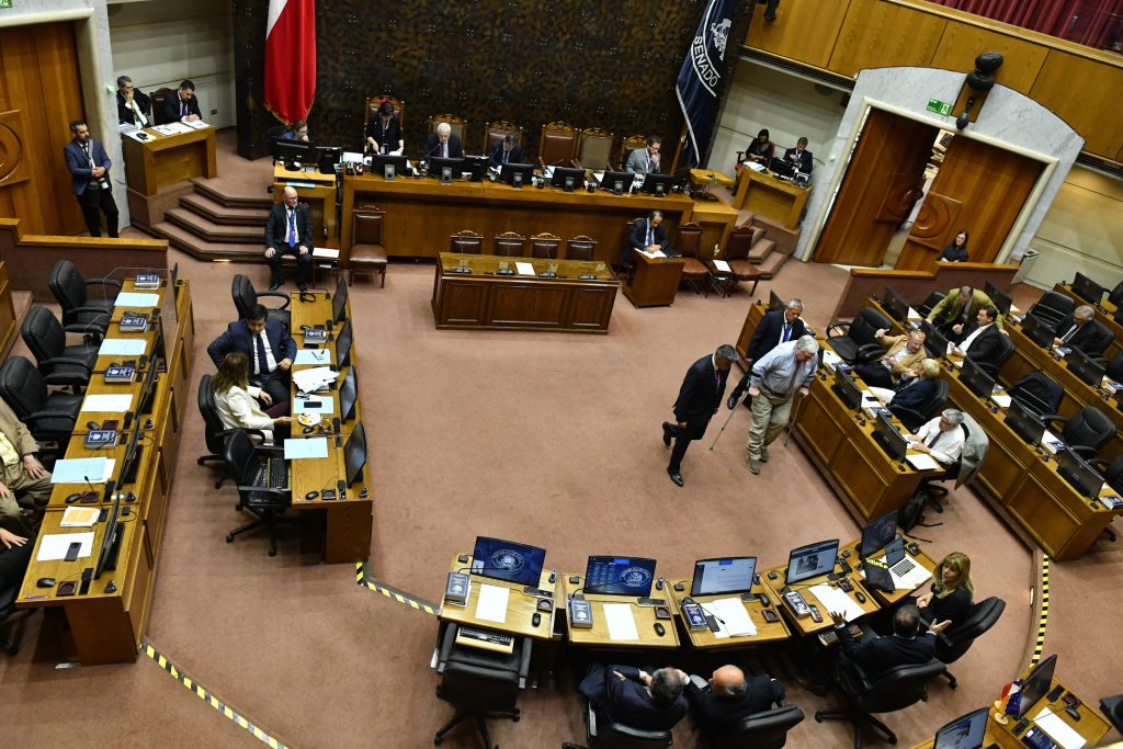 matiaswalkerp's tweet card. En su columna de opinión para Pauta, Fernando Tapia habla sobre la reforma a las SADP. “Llama la atención que justo ahora, cuando la pelota está casi entrando al arco, se vuelva a instalar la...