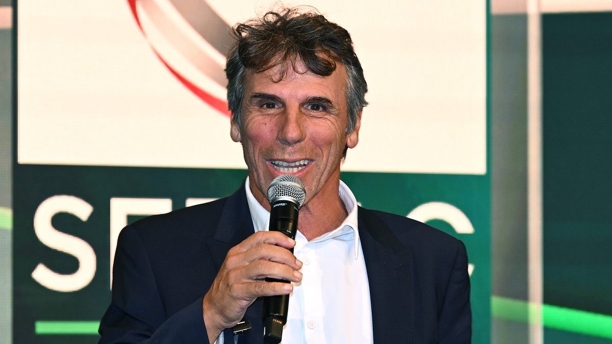 GRANDE ONORE per Gianfranco Zola! 🇮🇹 La leggenda del calcio italiano è  stata nominata 'Ambasciatore dello sport italiano nel mondo' a Londra.👇⚽️ # Zola #GianfrancoZola #Ambasciatore #SportItaliano #MilanoCortina #Chelsea