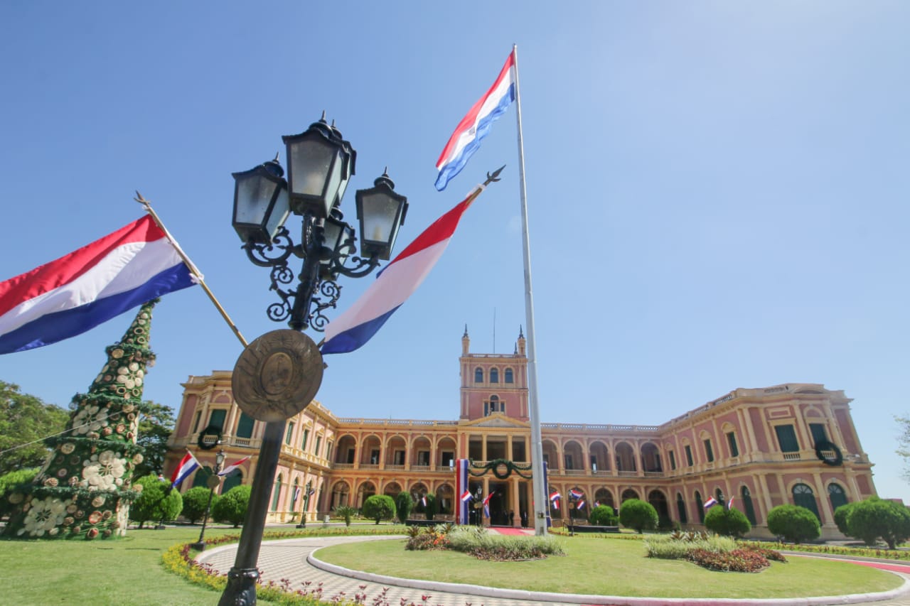 trecepy's tweet card. Santiago Peña utilizó sus redes sociales para anunciar que firmó el decreto por el cual se declara feriado nacional el próximo 26 de diciembre