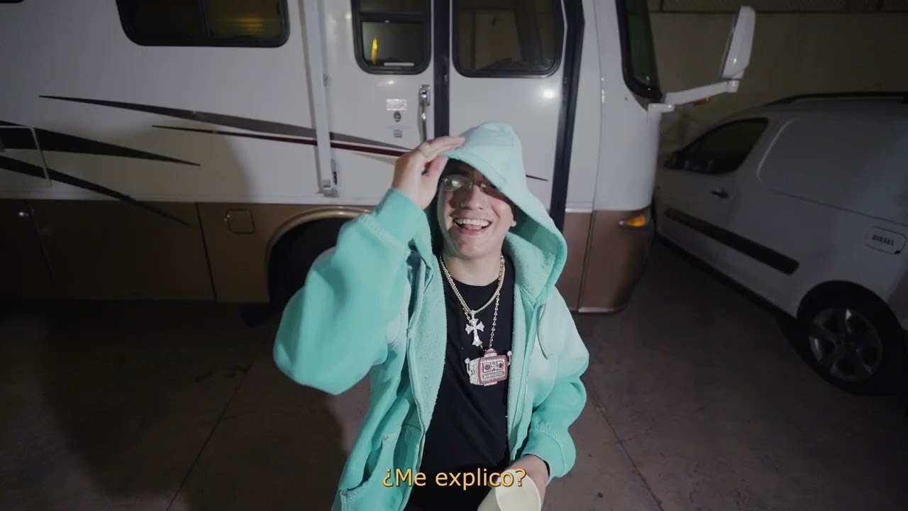 Vida_Robot's tweet card. Robot95 - De Niro (Video Oficial)