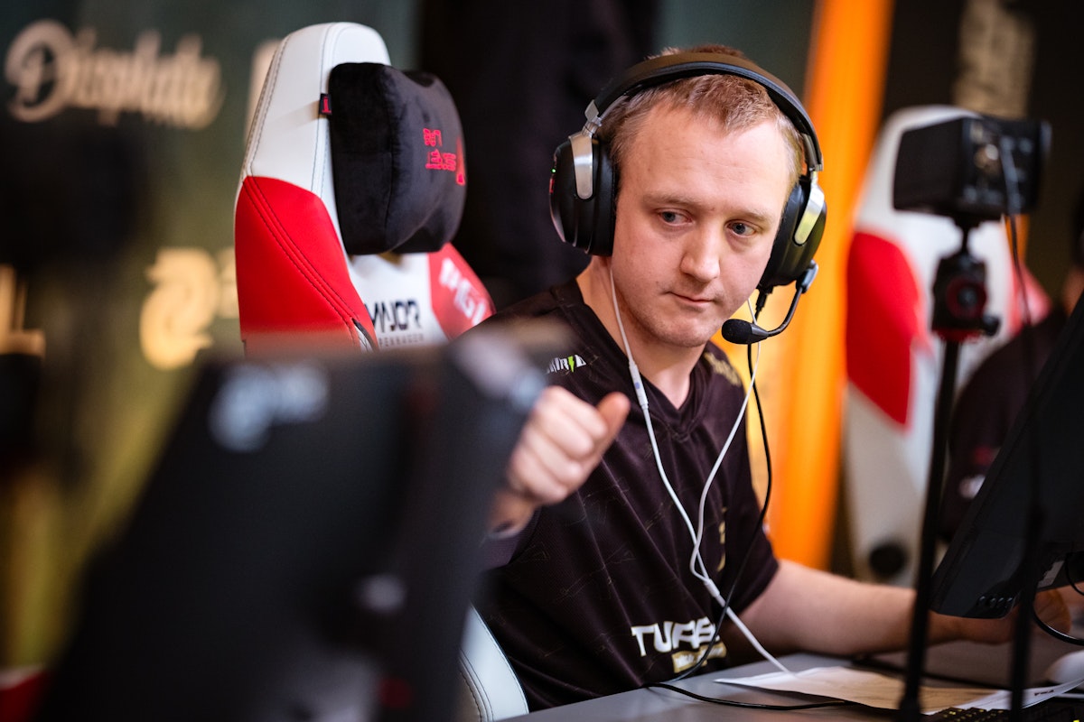 Dust2dk's tweet card. Dust2.dk holder dig opdateret på den anden kvalifikation til PGL Astana hele aftenen.