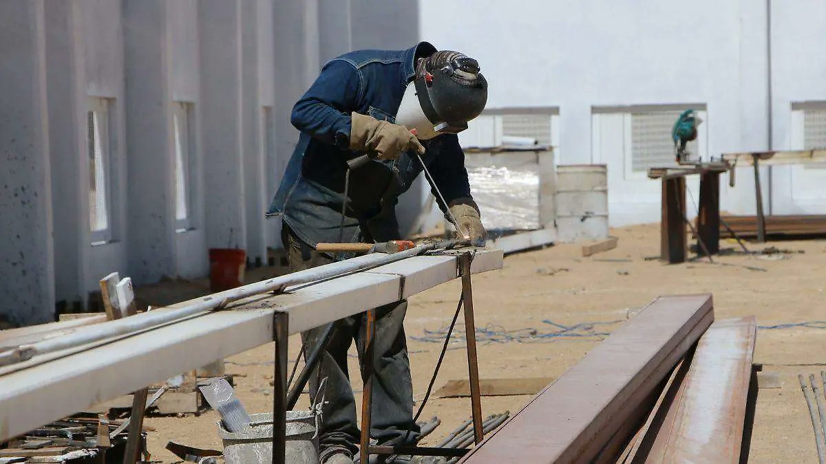 ElSoldeHgo's tweet card. Integrantes del Frente Nacional por las 40 Horas manifestaron preocupaciones sobre la reforma laboral y su aplicación gradual