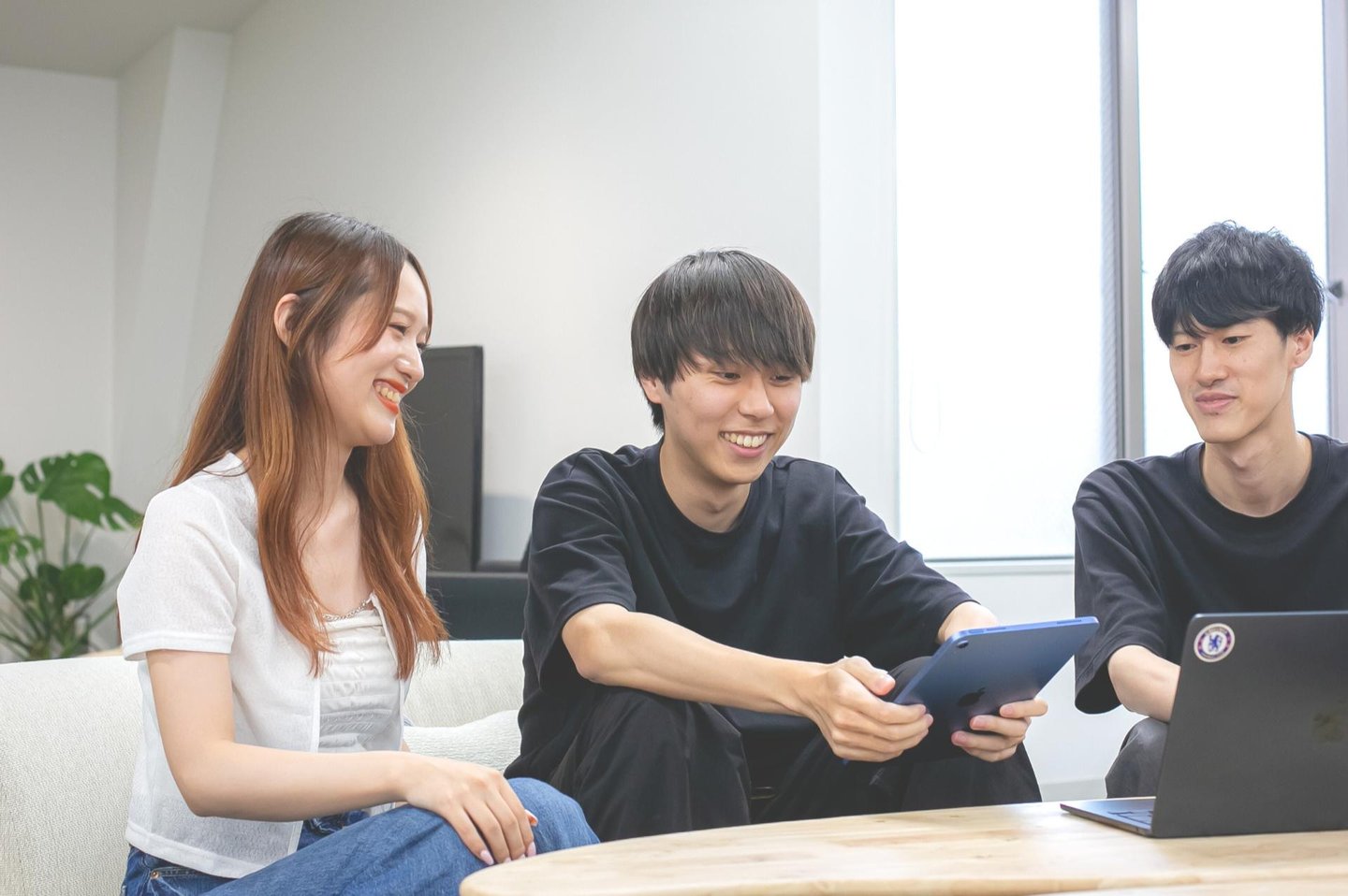 hnnkns's tweet card. 自社サービスの開発に携わるAndroidエンジニア募集！技能レベルに関わらず、テスター期間は設けていません！ 初出社日から約1ヶ月以内に、...