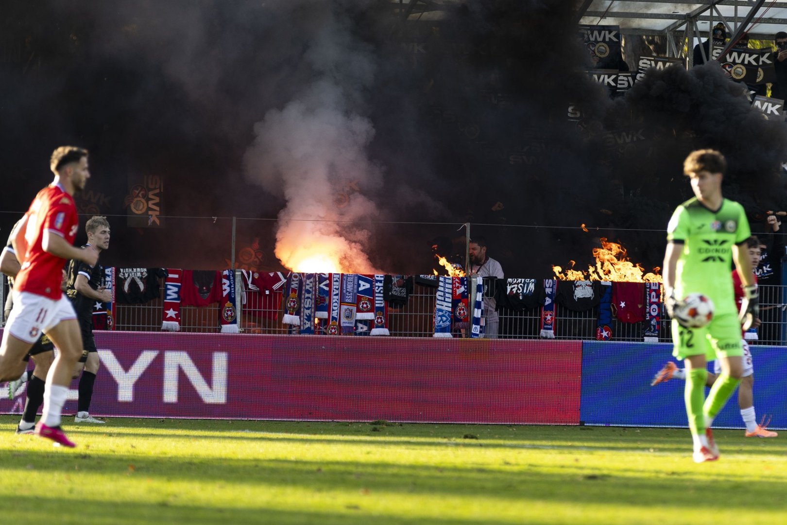 BartoszKarcz's tweet card.  