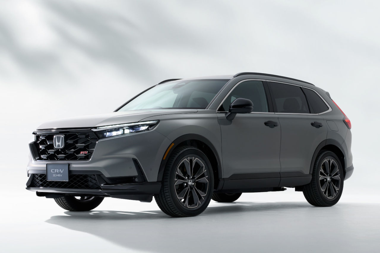 AUTOSPORT_web's tweet card. 　12月4日、ホンダは、2026年2月に発売を予定する新型『CR-V（シーアールブイ）』の先行予約受付を今月12日金曜から開始すると発表した。これに合わせ、新型