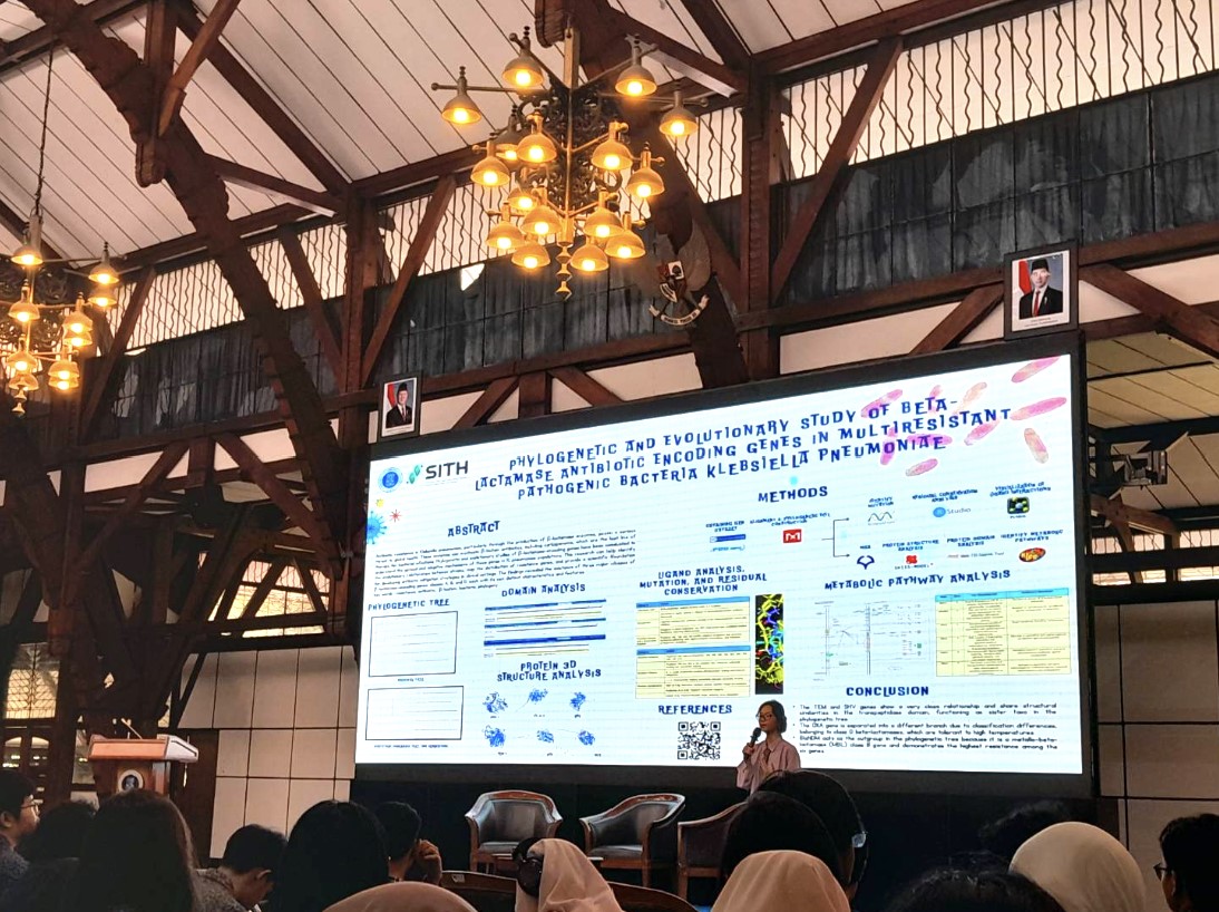 itbofficial's tweet card. Salah satu perwakilan tim dari prodi Biologi yang sedang melakukan pitching karya posternya di depan para stakeholder dan juri. (Dok.Reporter Humas ITB/Dina Avanza Mardiana) BANDUNG, itb.ac.id -...